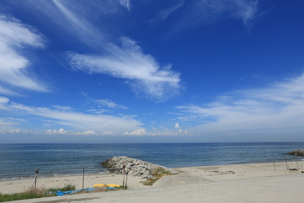 納屋の目の前の海