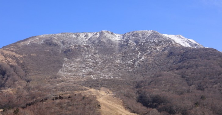 雪の無い伊吹山