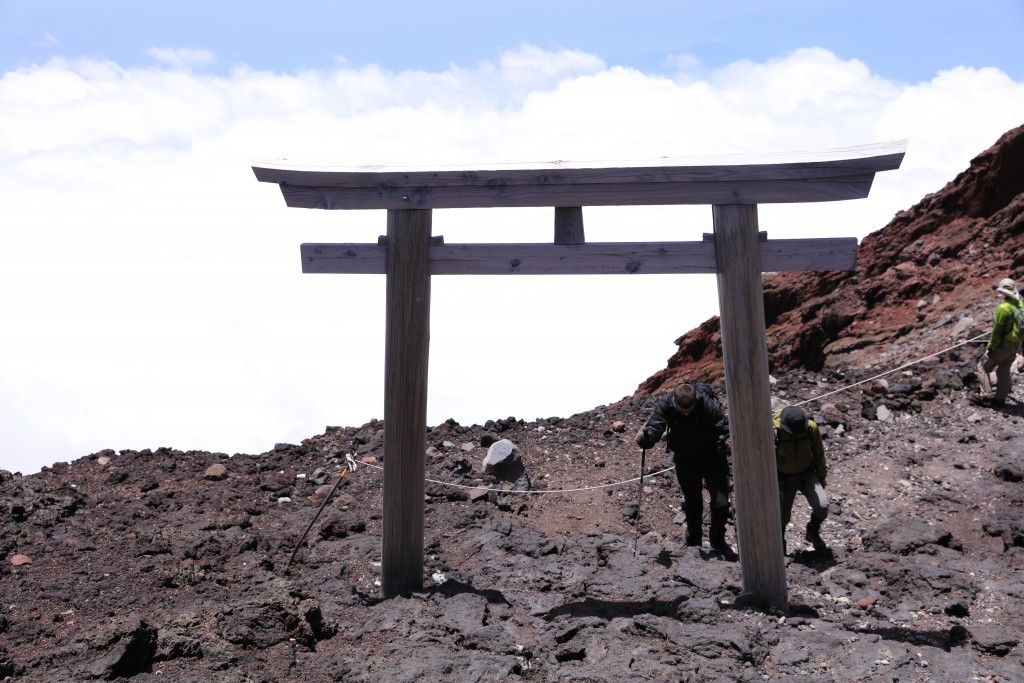 富士宮ルート 頂上直下の鳥居1