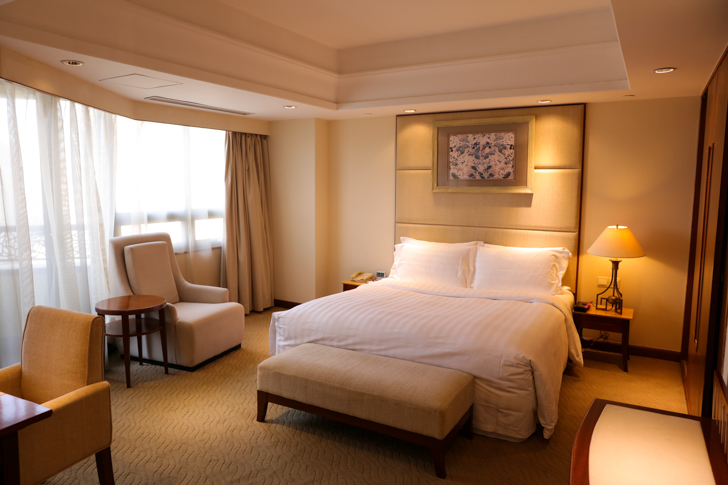 グランドメルキュール上海虹橋 客室2501 キングサイズベッドルーム