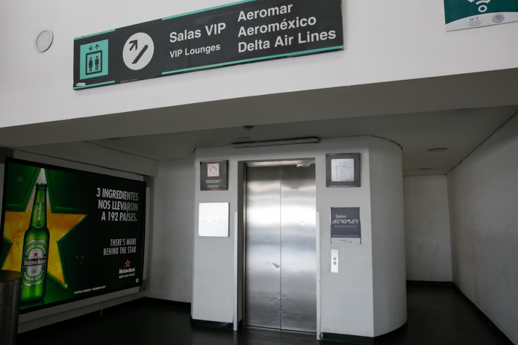 メキシコシティ国際空港　アエロメヒコ航空ラウンジ　入口へのエレベーター