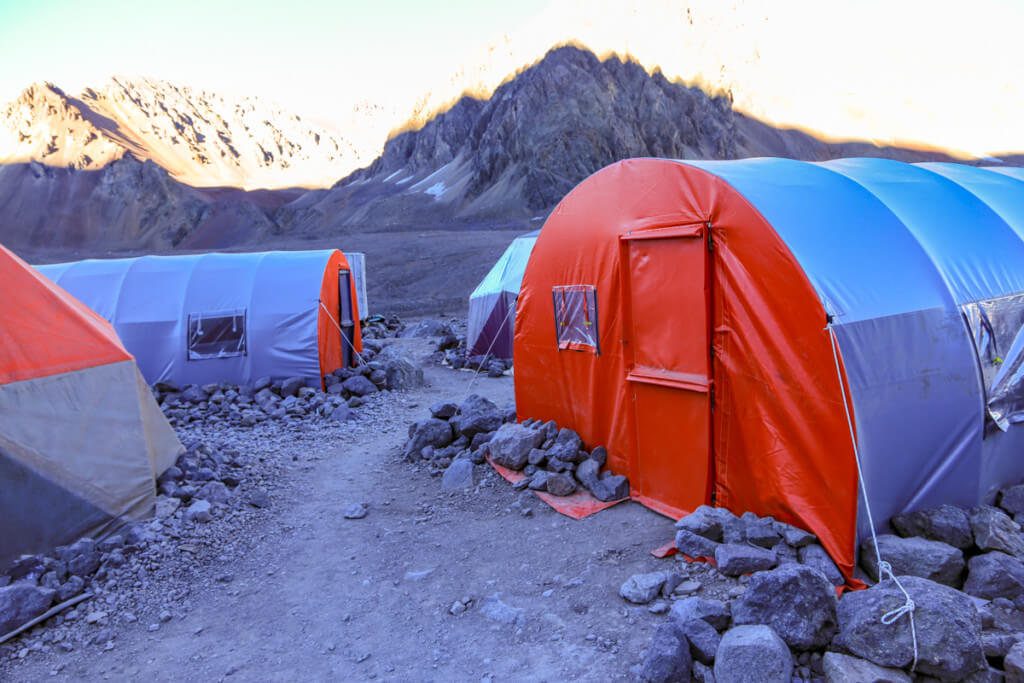 アコンカグア登山ベースキャンプ　プラザ・デ・ムーラス　LANKOのテント