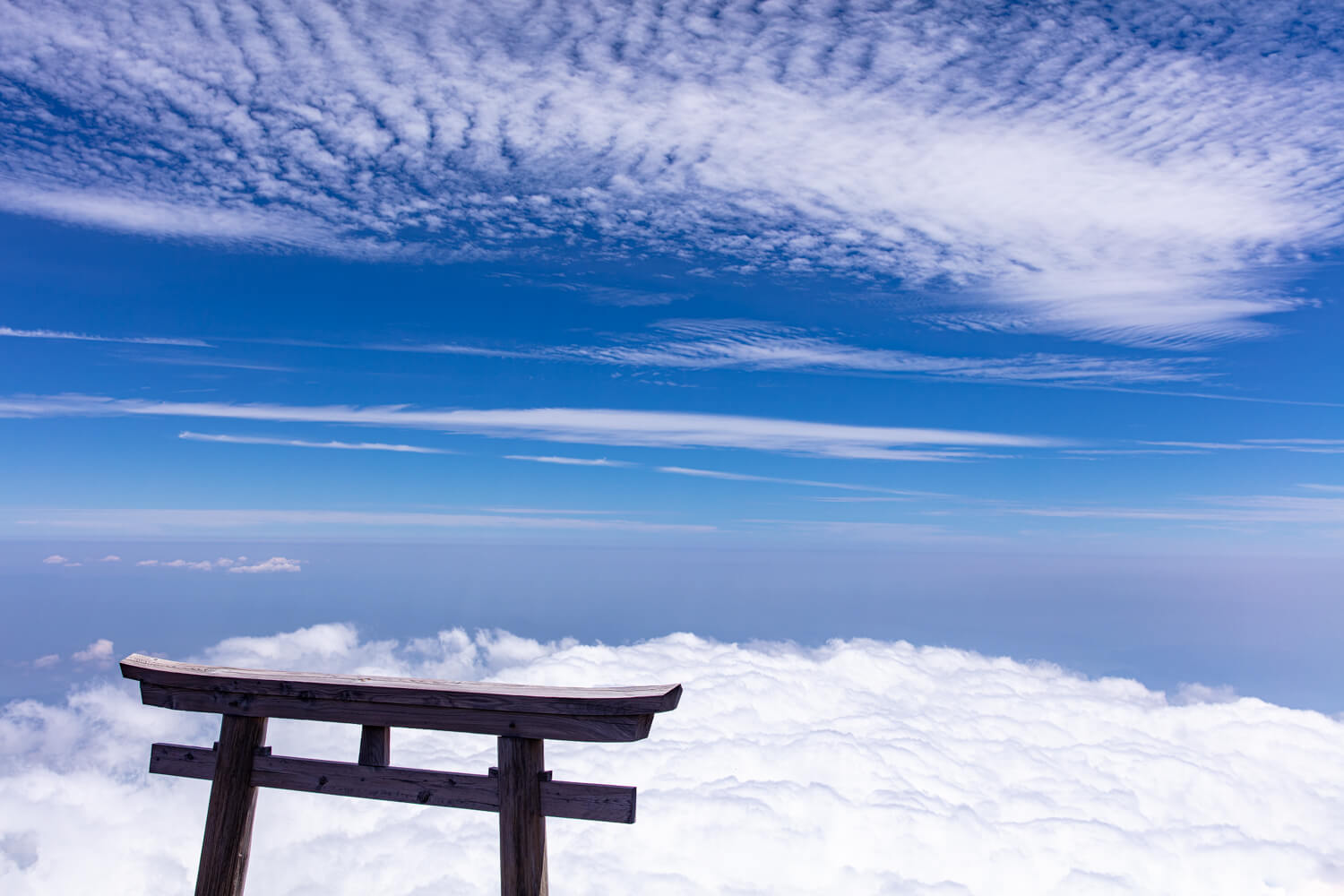 富士山　頂上　浅間神社の鳥居